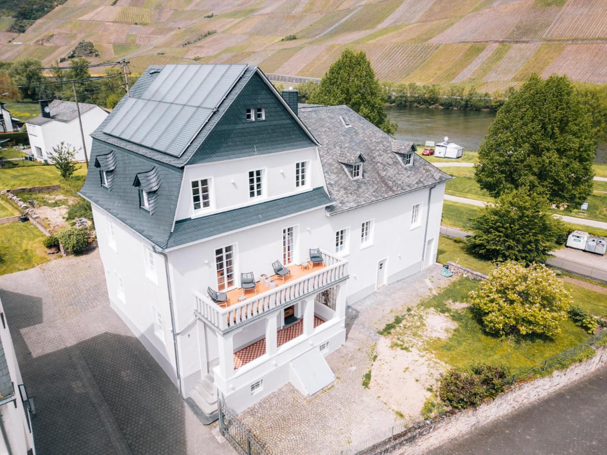 Gut Foersterlay - Exklusive Boutique Apartments Im Historischen Winzerhaus Direkt An Der Mosel Losnich Exterior photo