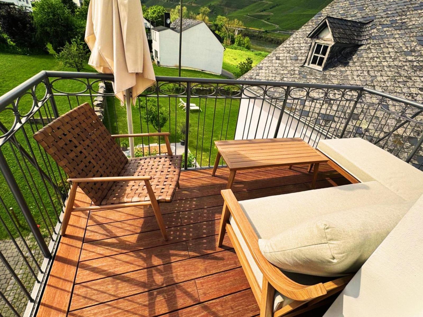 Gut Foersterlay - Exklusive Boutique Apartments Im Historischen Winzerhaus Direkt An Der Mosel Losnich Exterior photo